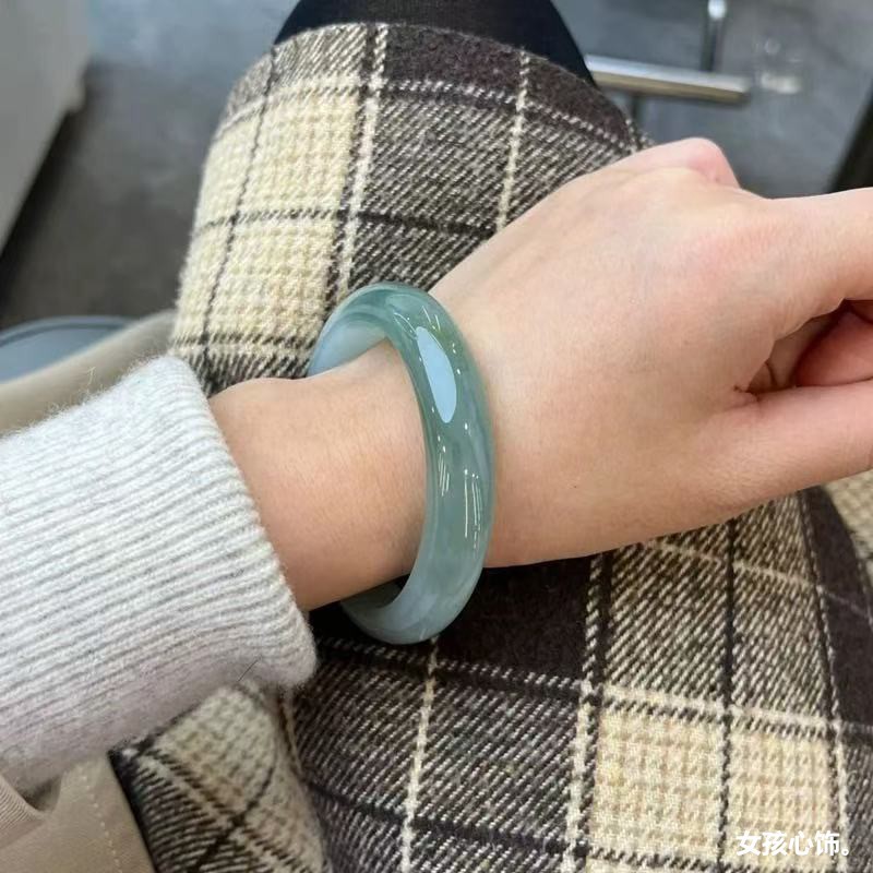 Ice jade bracelet, waxy natura - Bracelets ulasan dan harga